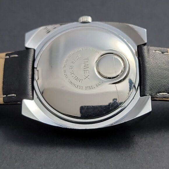 Vintage Timex Electronic Day-Date | 40mm Diver-Style Case | New Strap & Battery - Picture 6 of 6